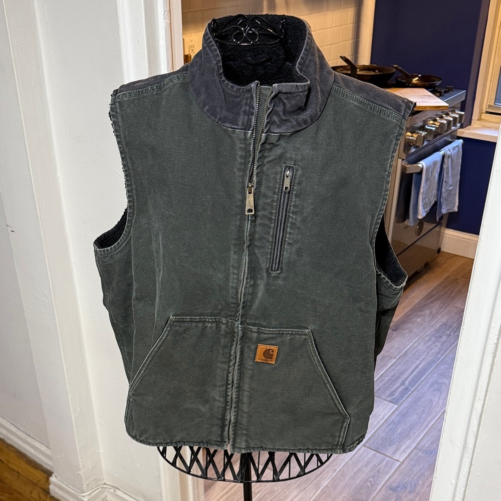 Carhartt Olive Green and Dark Gray Fleece lined Vest. EXCELLENT condition!